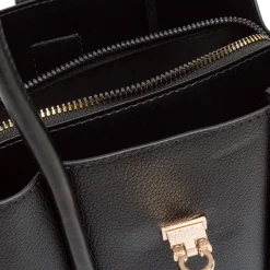Borsa a Mano da Donna Nera con Dettagli Oro Lora Ferres