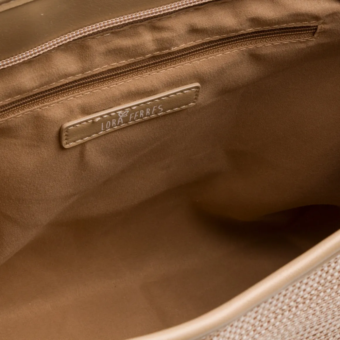 Borsa a spalla Beige da Donna effetto rafia e con logo in metallo Lora Ferres