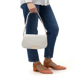Borsa a spalla bianca Carrera Jeans con logo in metallo