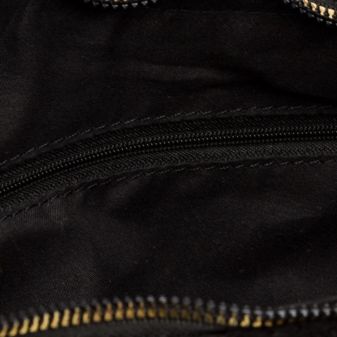 Borsa a spalla nera da Donna in tessuto intrecciato effetto crochet e logo Lora Ferres