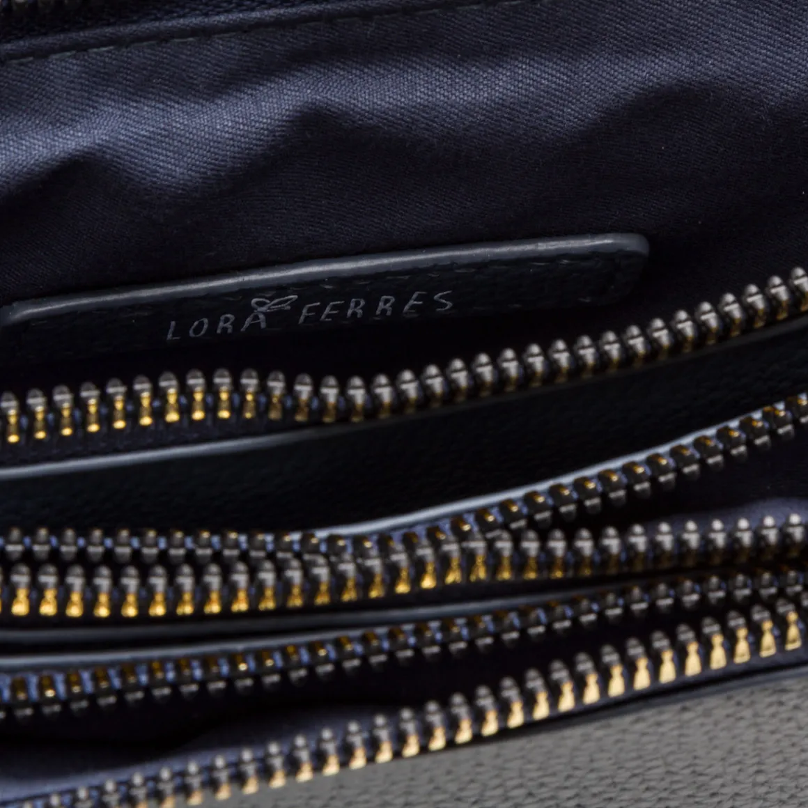 Borsa a tracolla Blu con logo regolabile da Donna e tripla cerinera Lora Ferres