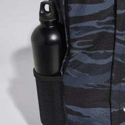Borsa sport blu navy e nera con stampa mimetica e logo frontale adidas
