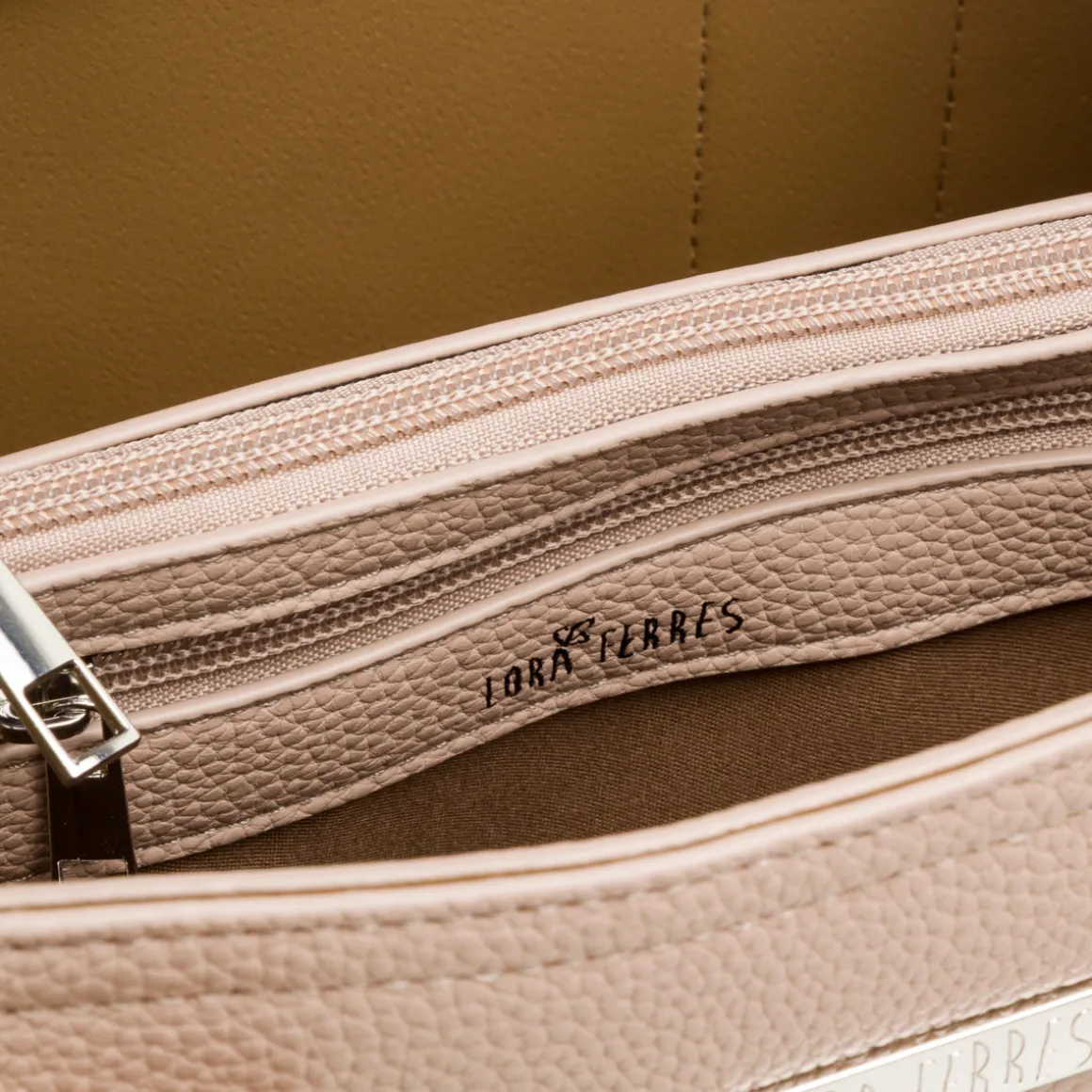 Borse a mano beige da Donna con logo in metallo Lora Ferres