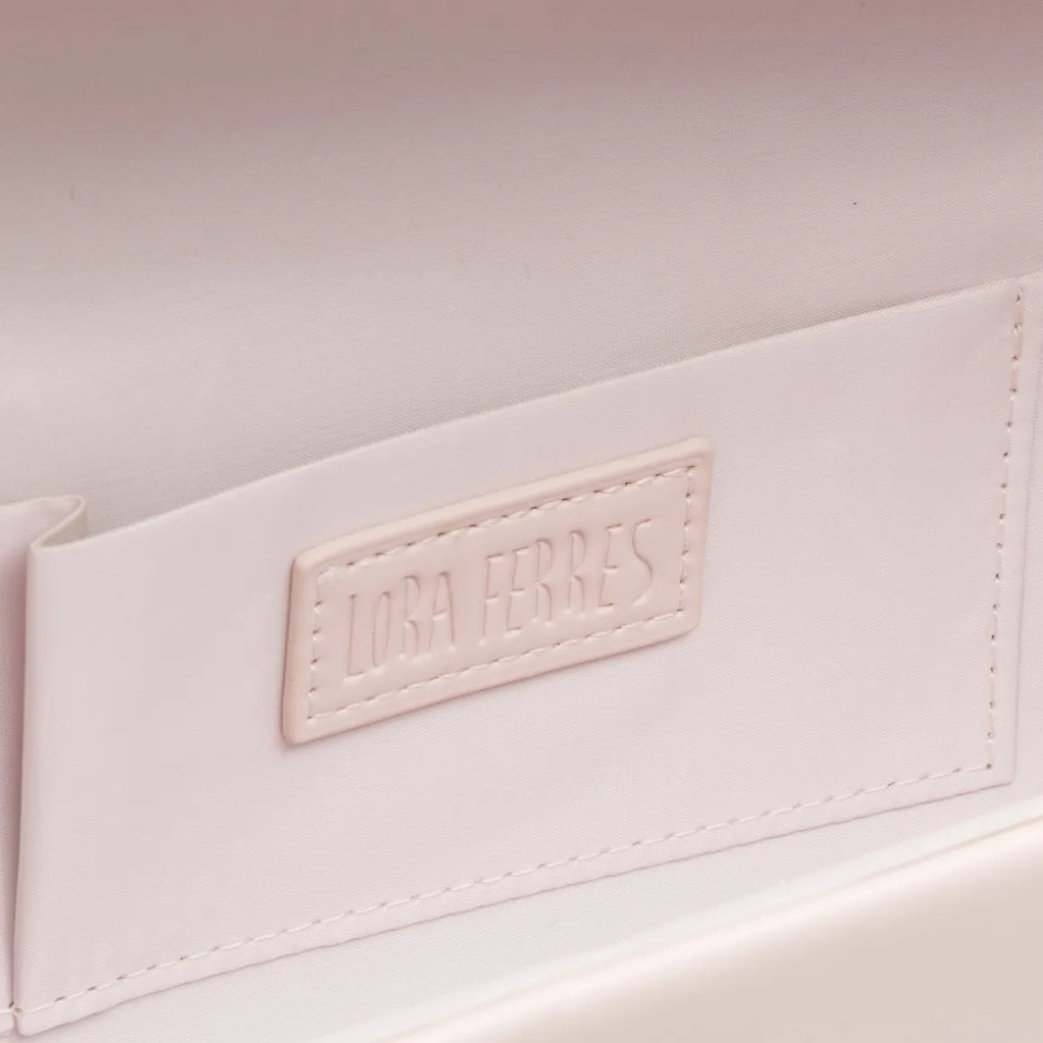 Clutch rigida Rosa da donna con inserto in metallo frontale Lora Ferres
