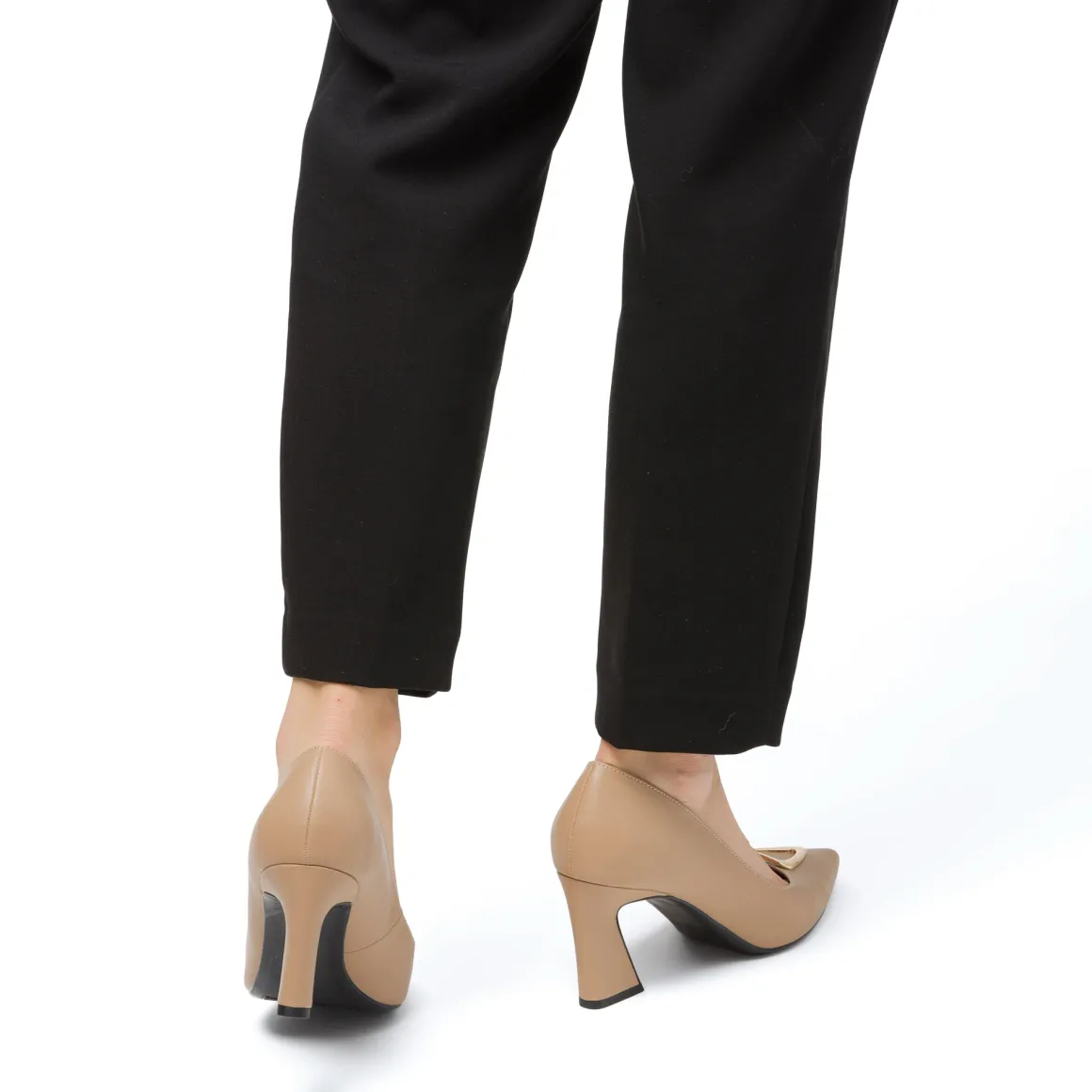 Décolleté beige da donna Lora Ferres con tacco 7,5 cm e fibbia dorata