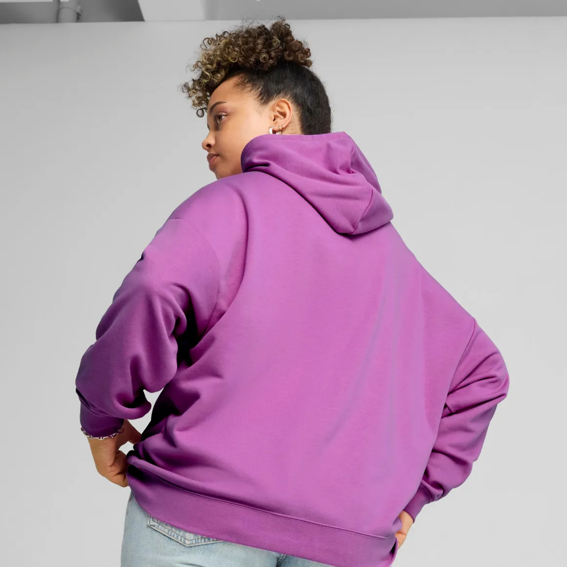 Felpa da donna violetta in cotone con logo bianco e cappuccio Puma