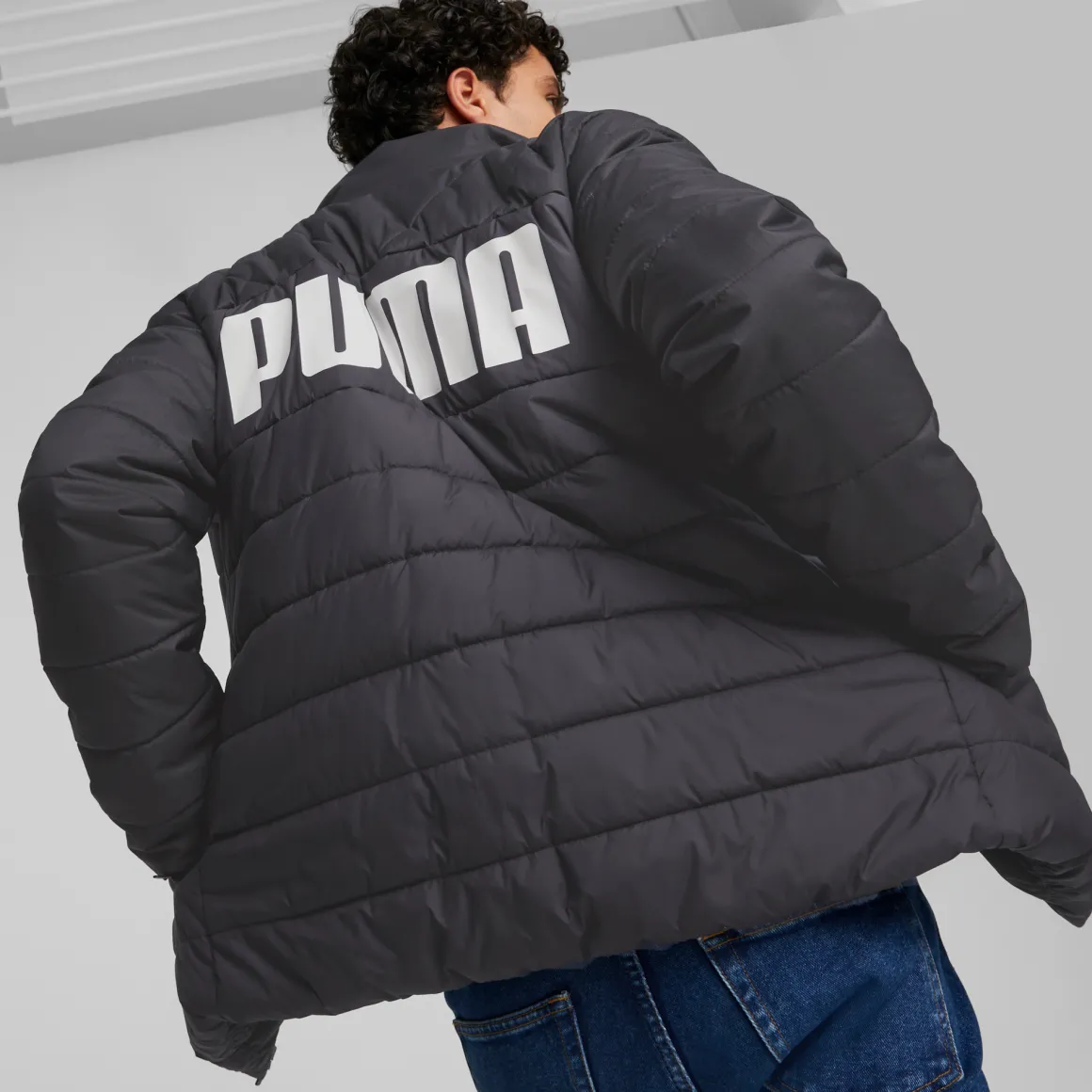 Giubbino uomo nero con logo a contrasto Puma