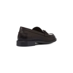 Mocassini neri da donna in pelle con morsetto Primopiano