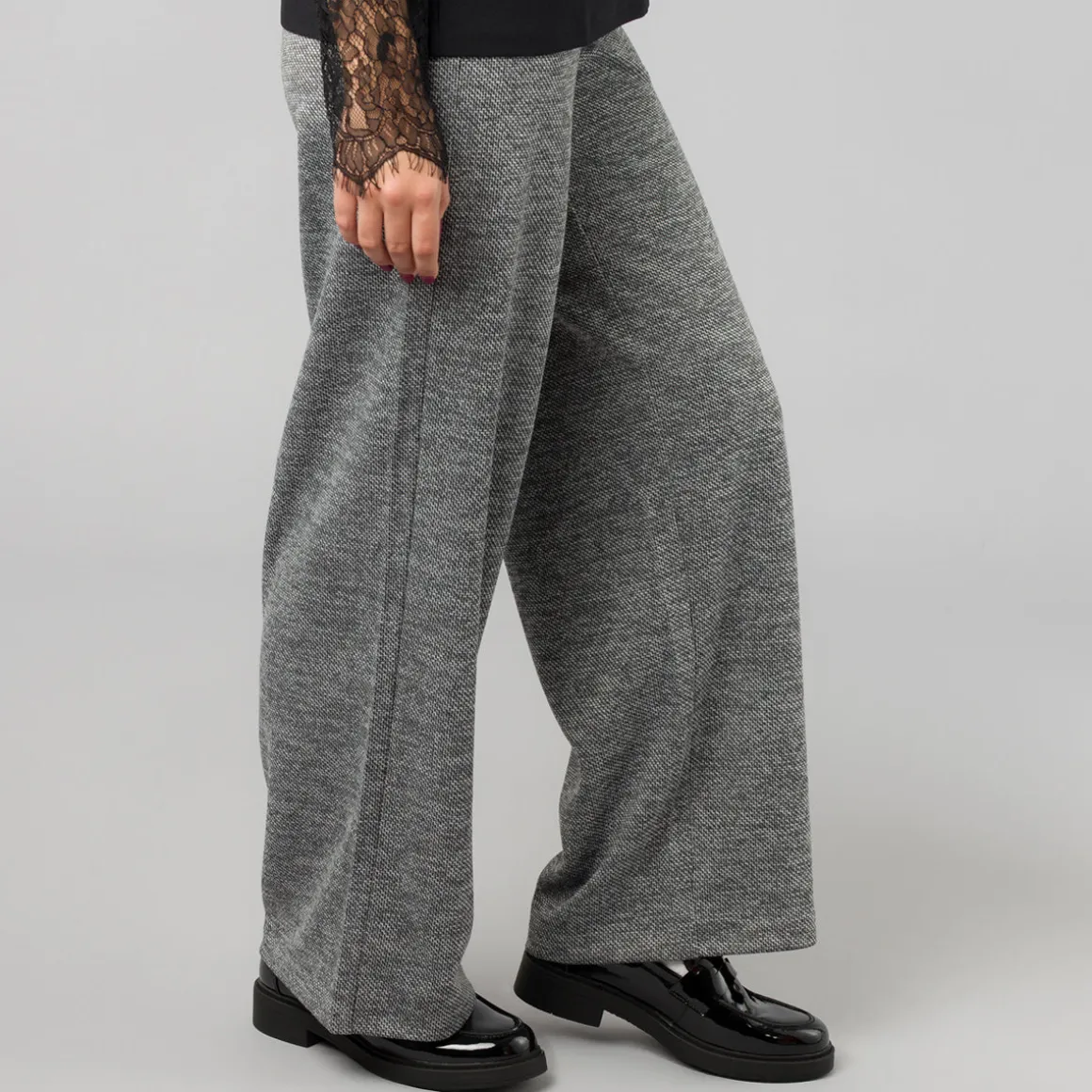 Pantaloni in tessuto morbido ampi grigio chiaro da Donna Vero Moda