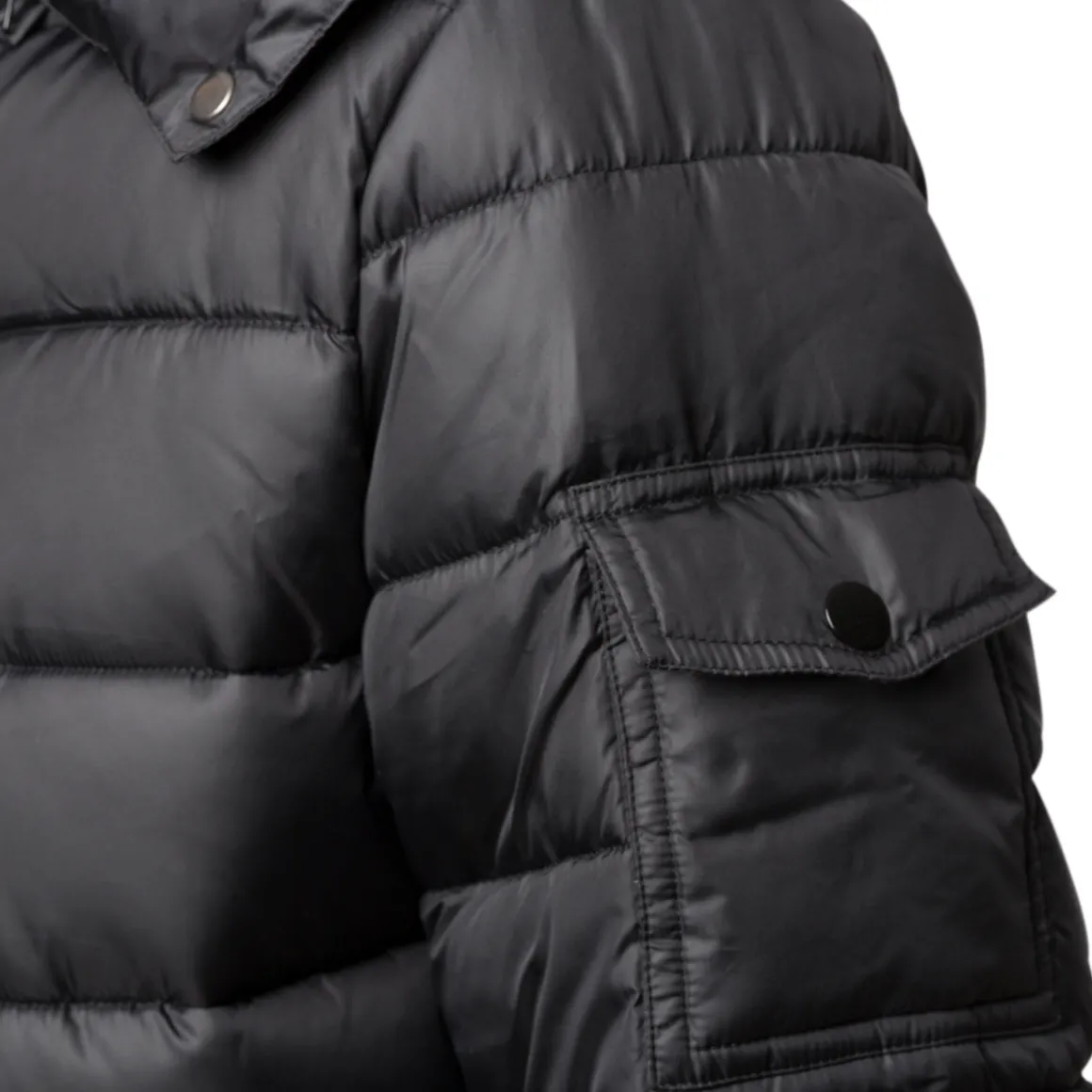 Piumino nero da donna con chiusura a zip Lora Ferres