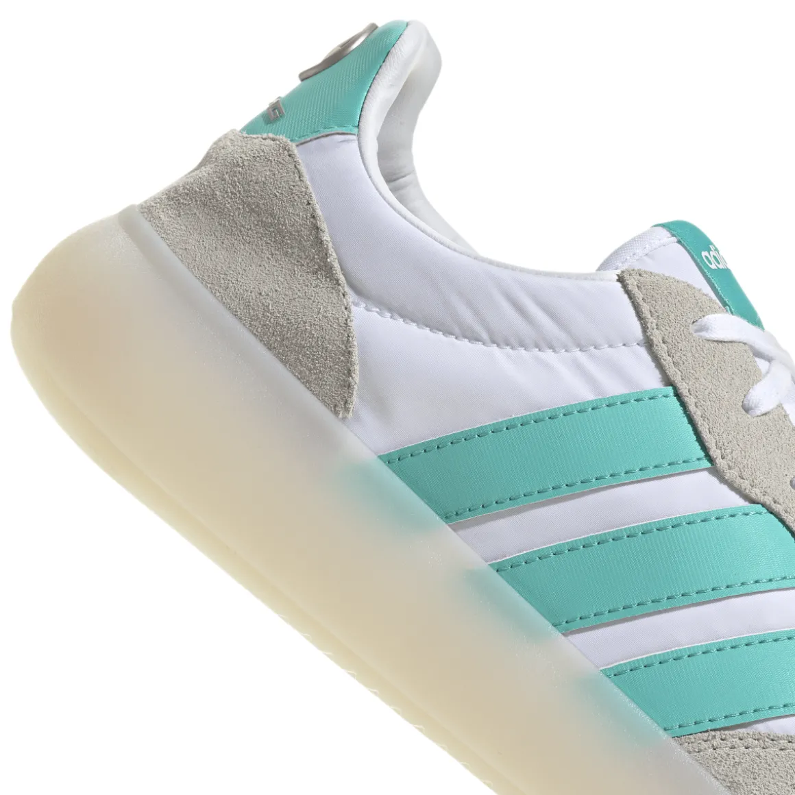 Scarpe Bianche con dettagli turchesi adidas x Mercedes-AMG Petronas F1 Team Barreda Decode