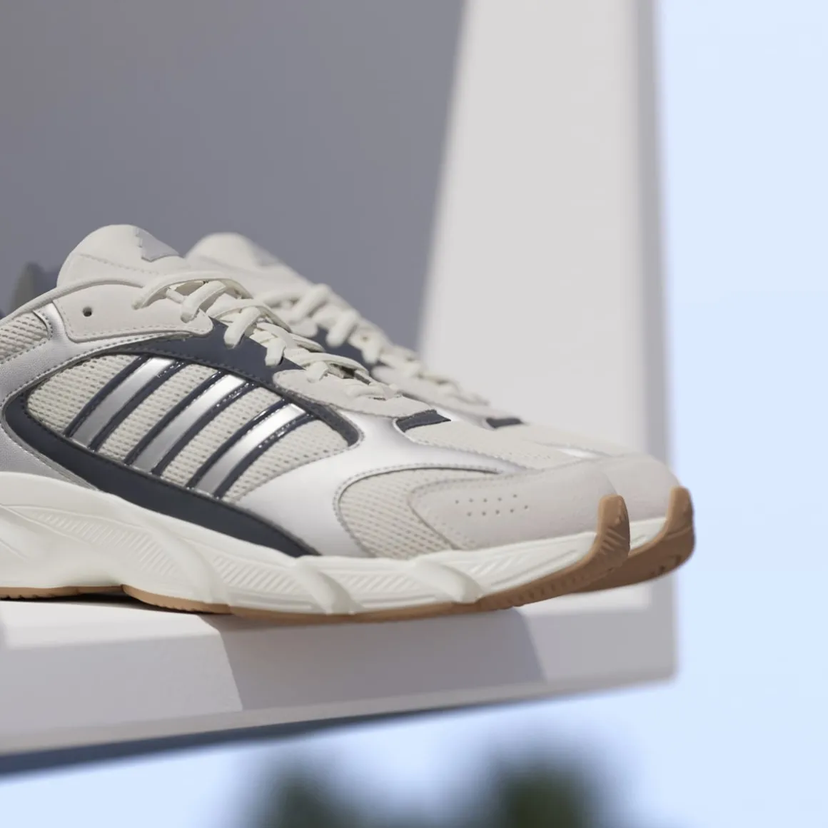 Scarpe da ginnastica da uomo Rétro bianche grigie con dettagli blu adidas Crazychaos 2000