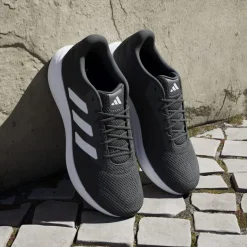 Scarpe da running nere con dettaglio logo bianco laterale adidas