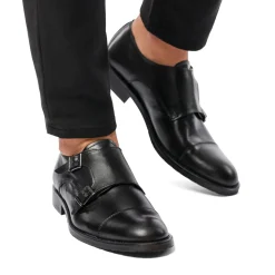 Scarpe monk-strap nere eleganti in pelle con chiusura a doppia fibbia da uomo Primopiano