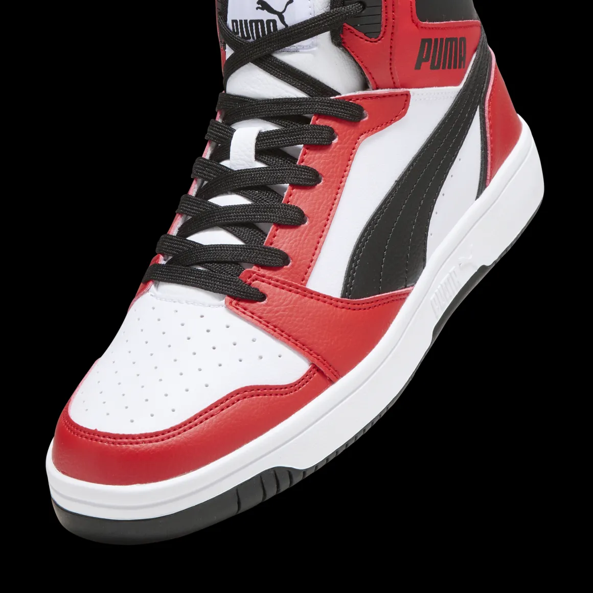 Sneakers alte bianche da uomo con dettagli rossi e neri Puma Rebound v6