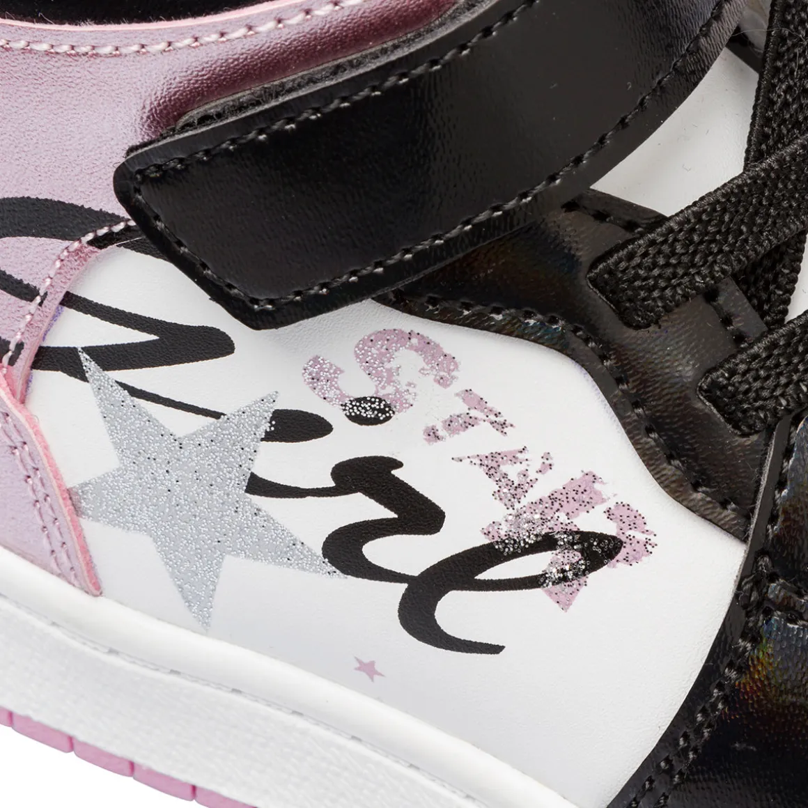 Sneakers alte bianche, nere e rosa effetto laminato da bambina Le scarpe di Alice