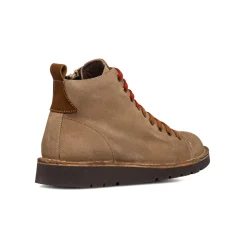 Sneakers alte da uomo taupe in pelle scamosciata Primopiano