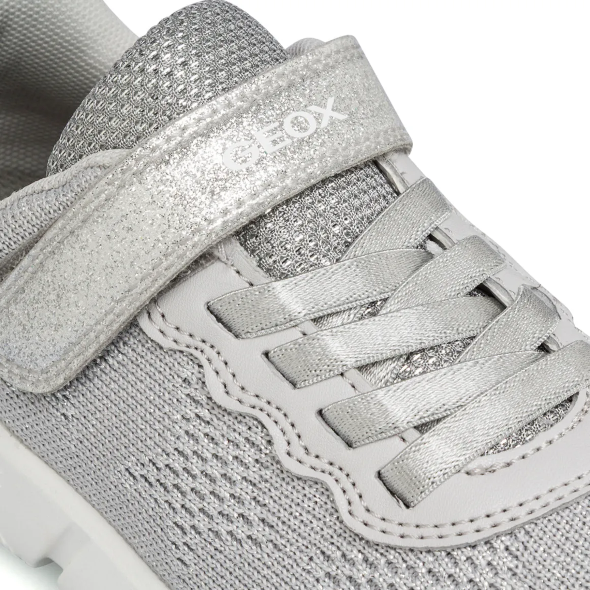 Sneakers argento da Bambina con chiusura a strappo e suola traspirante Geox