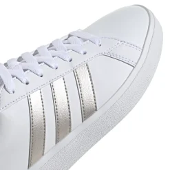 Sneakers bianche da donna con strisce a contrasto adidas Grand Court Base 2.0