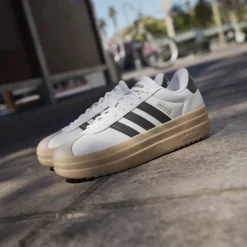 Sneakers bianche da Donna con dettagli neri VL COURT BOLD adidas