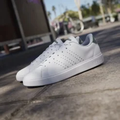 Sneakers bianche da Uomo adidas Advantage 2.0 con dettagli traforati