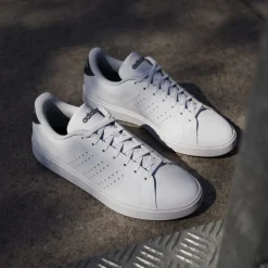 Sneakers bianche Unisex con dettagli logo traforati laterali adidas