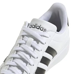 Sneakers casual da donna bianche con logo adidas Grand Court