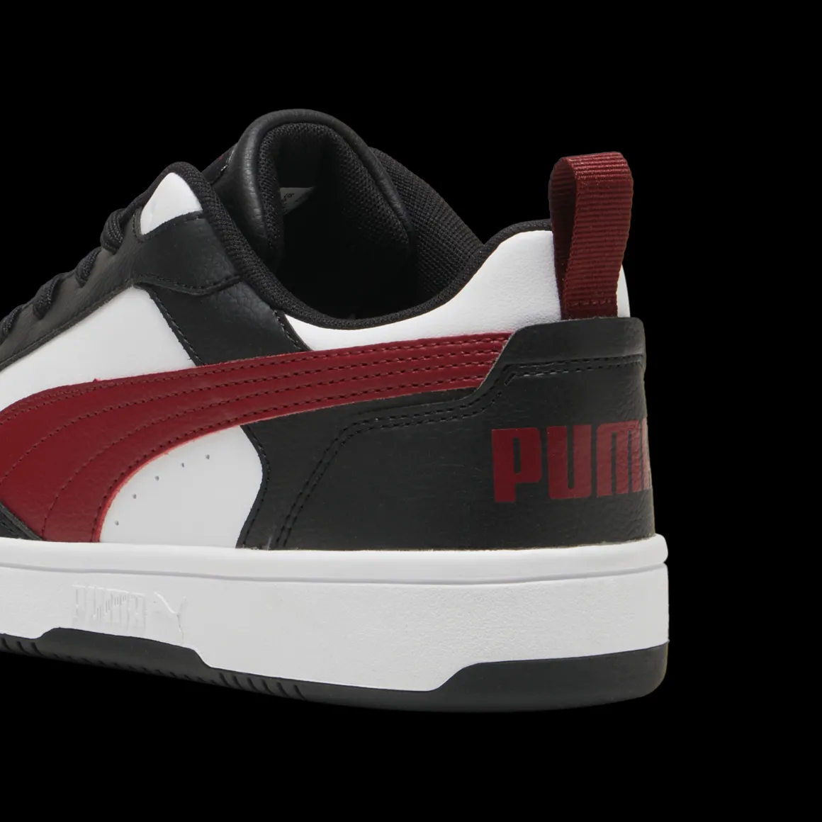 Sneakers casual da uomo bianche con dettagli neri e rossi e logo Puma Rebound V6