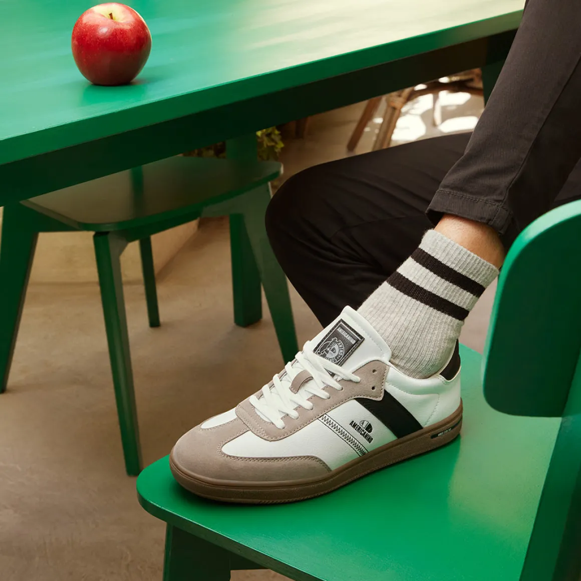 Sneakers casual da uomo bianche con dettagli neri e logo Americanino