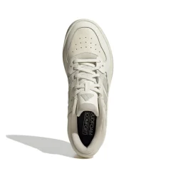 Sneakers da uomo bianche off -white e beige con logo adidas Court 24