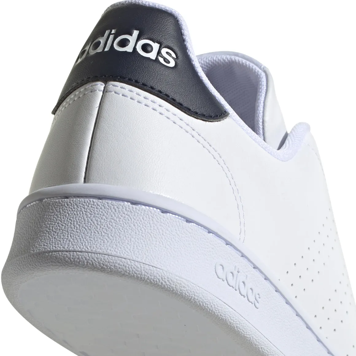 Sneakers da uomo bianche con strisce traforate adidas Advantage