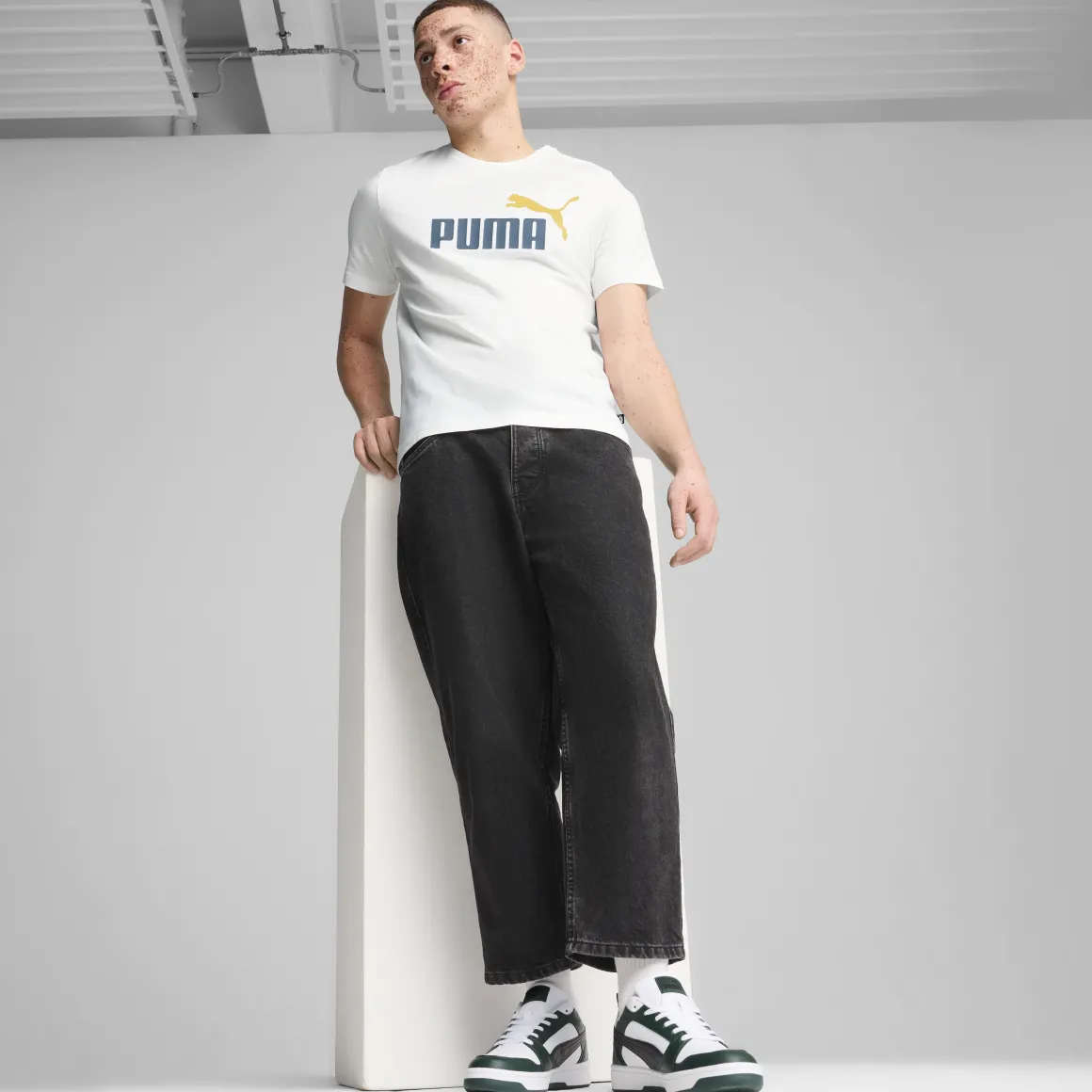Sneakers da uomo bianche nere e verde scuro con logo Puma Rebound V6