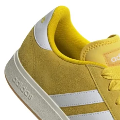 Sneakers da uomo gialle in pelle effetto scamoscato adidas Grand Court Base 00s