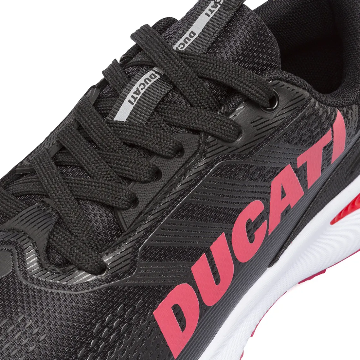 Sneakers da Uomo Nere con Maxi Logo Rosso e Suola Sportiva Ducati