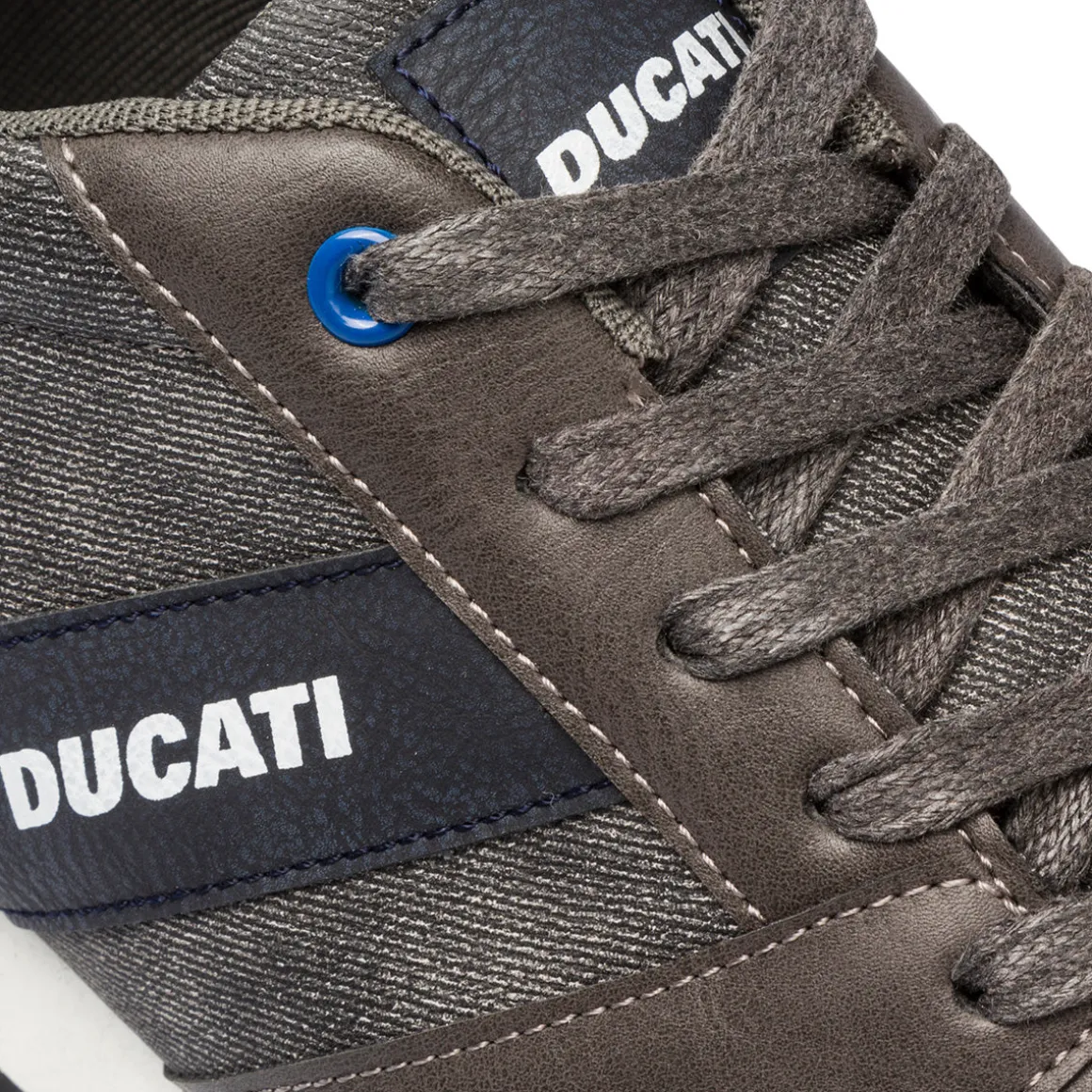 Sneakers grigie da uomo con logo laterale Ducati