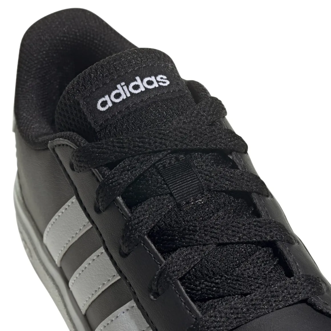 Sneakers nere da ragazzo con strisce a contrasto adidas Grand Court 2.0 K