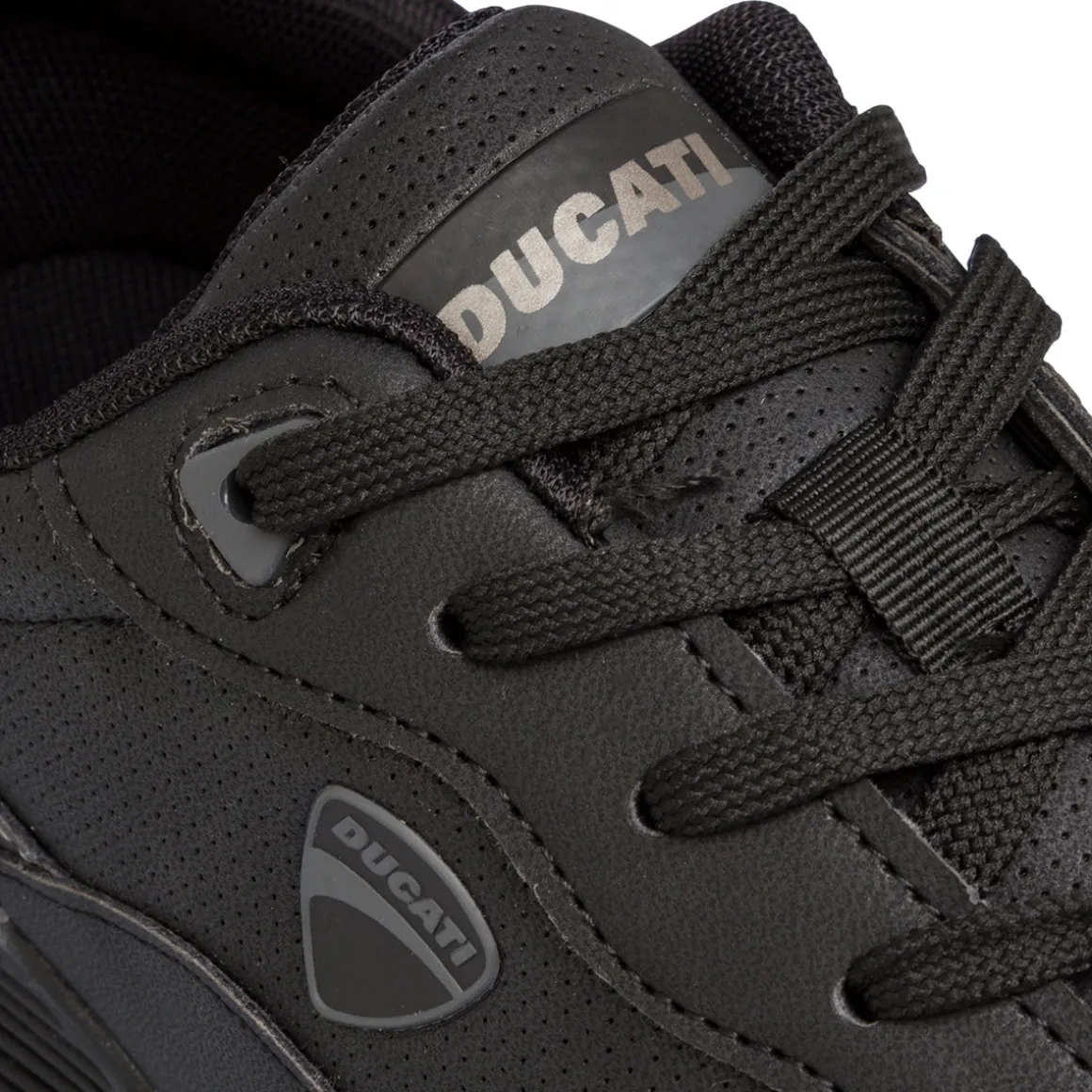 Sneakers nere da ragazzo con mmortizzazione ad aria Ducati