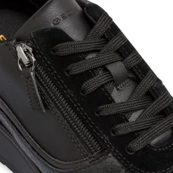 Sneakers traspiranti da donna nere in pelle con rialzo Geox