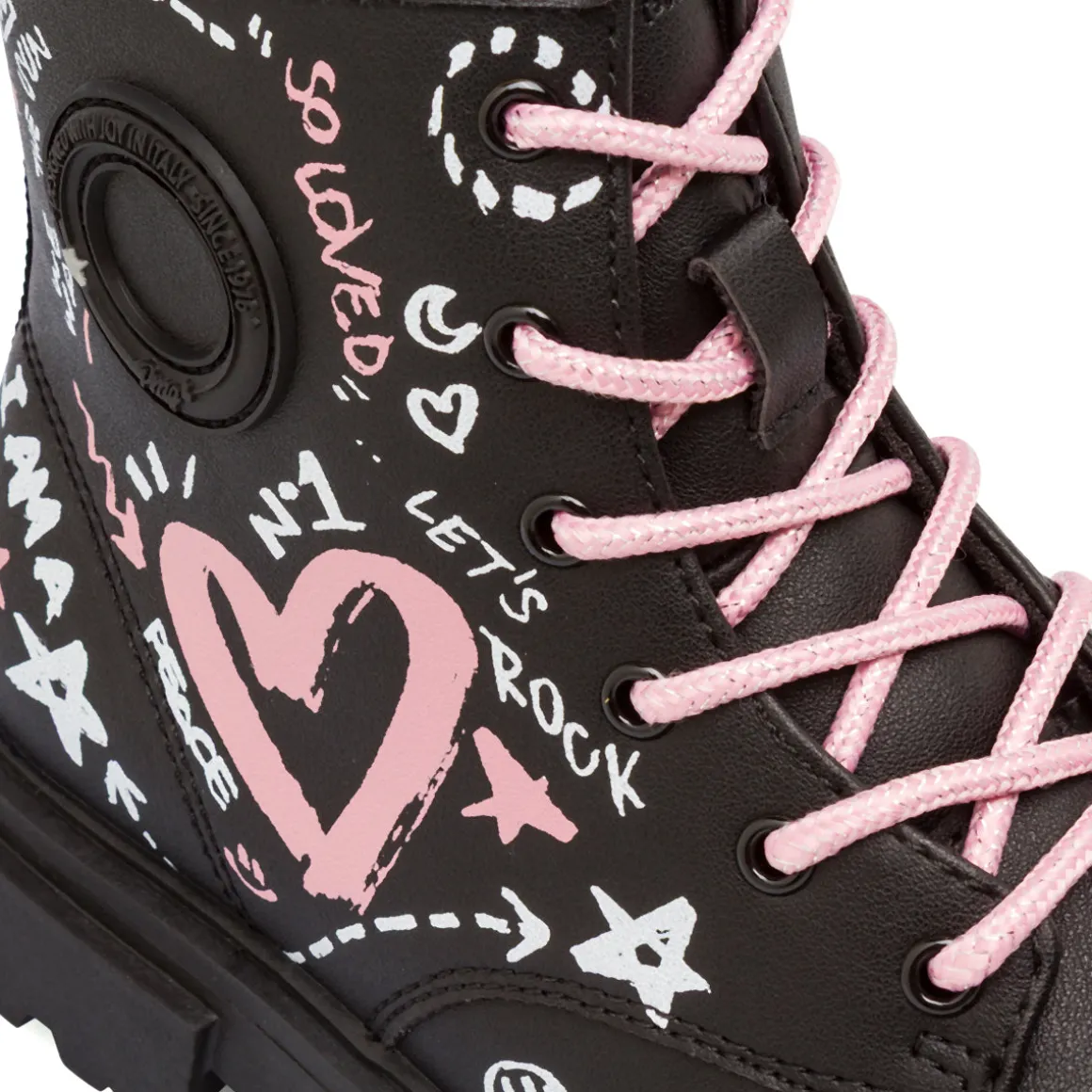 Stivaletti da bambina neri con stampa graffiti e lacci rosa a contrasto Primigi