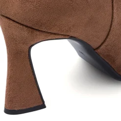 Stivali slouchy alti marroni effetto scamosciato da Donna Lora Ferres