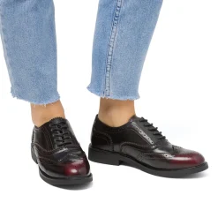 Stringate bordeaux da donna con dettagli brogue e allacciatura oxford Swish Jeans