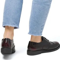 Stringate bordeaux da donna con dettagli brogue e allacciatura oxford Swish Jeans