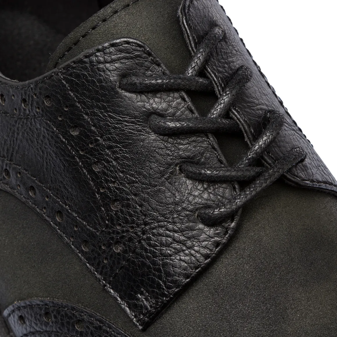 Stringate derby eleganti da uomo nere con dettagli brogue Riflessi Urbani