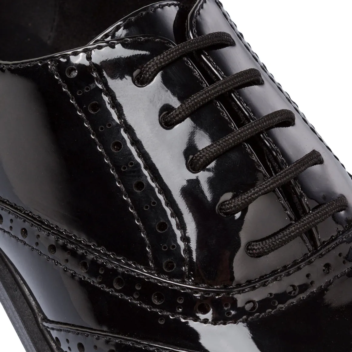 Stringate Oxford nere da Donna effetto vernice Lora Ferres