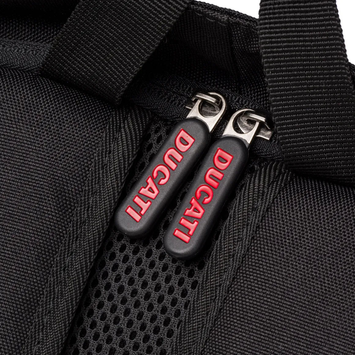 Zaino nero con badge Ducati Corse