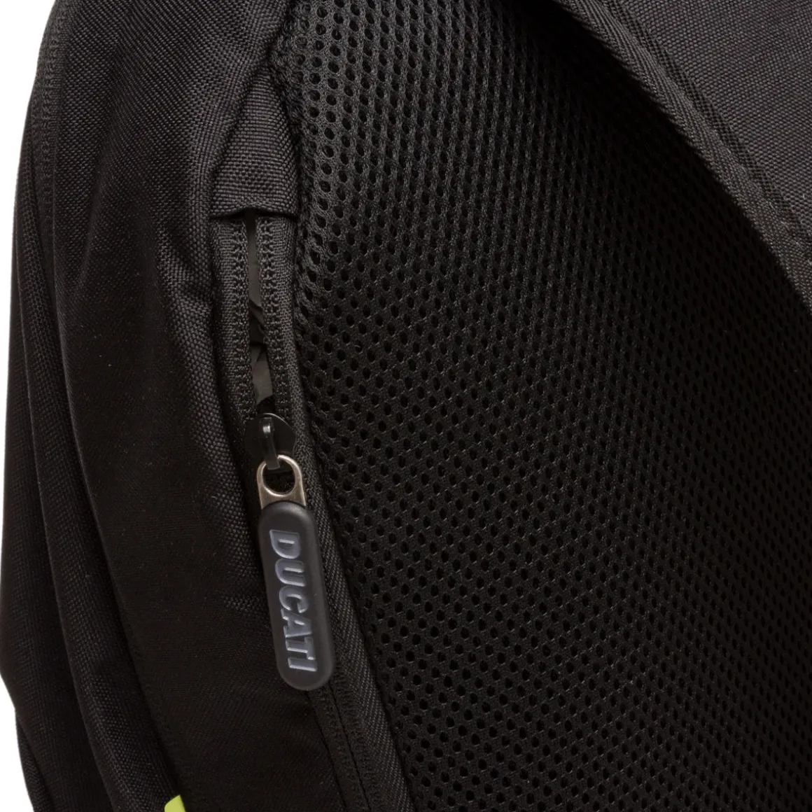 Zaino sportivo nero con dettagli giallo fluo e logo Ducati Corse